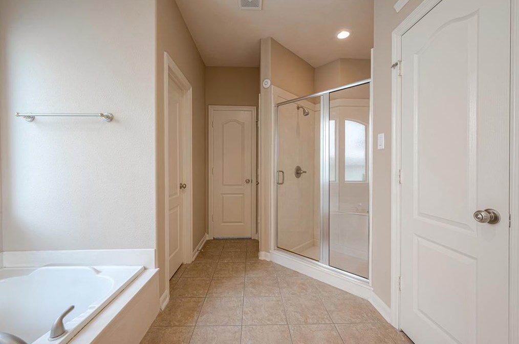 6703 Silver Shade Dr, Houston TX  77064-5538 exterior