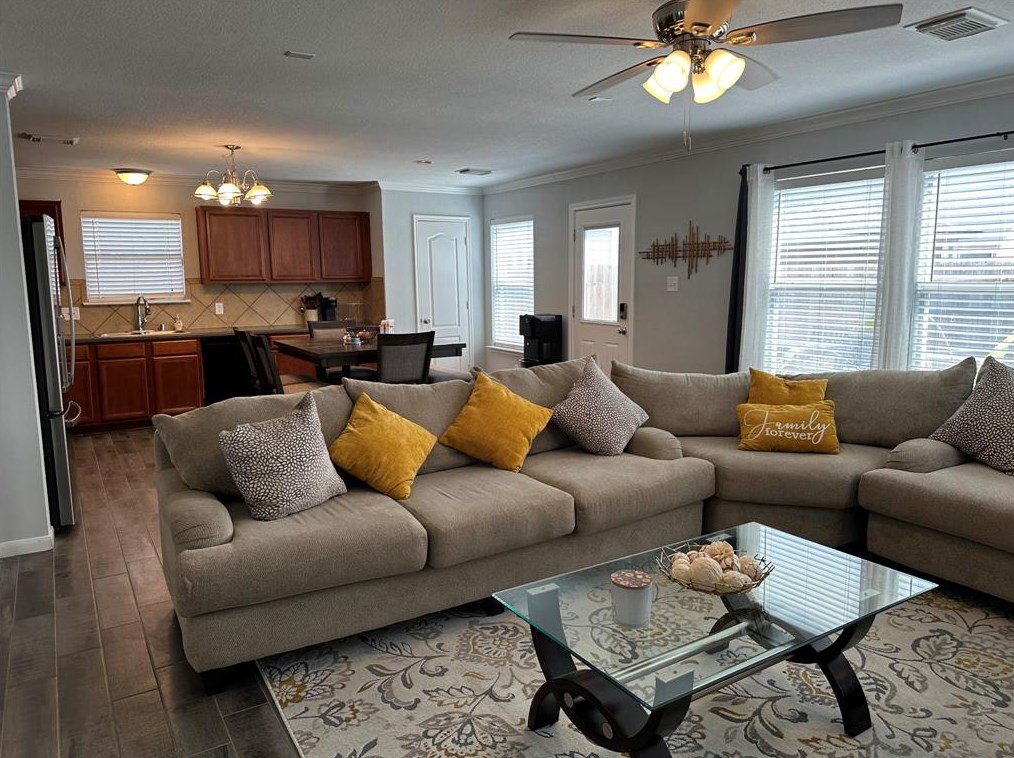 550 Silky Leaf Dr, Houston TX 77073-2832 exterior