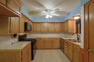 211 Brantley Ln, Magnolia, TX 77354 - Photo 11