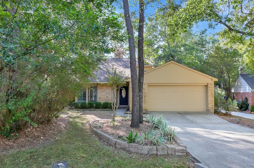 5 Emory Oak Ct, Spring TX  77381-2812 exterior