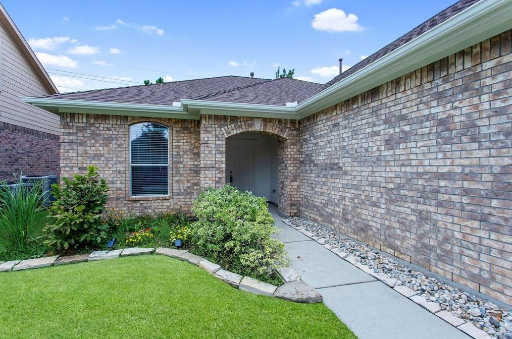 6231 Menor Crest Dr, Spring TX  77388-6913 exterior
