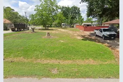 205 Earl Street, Clute, TX 77531 - Photo 1