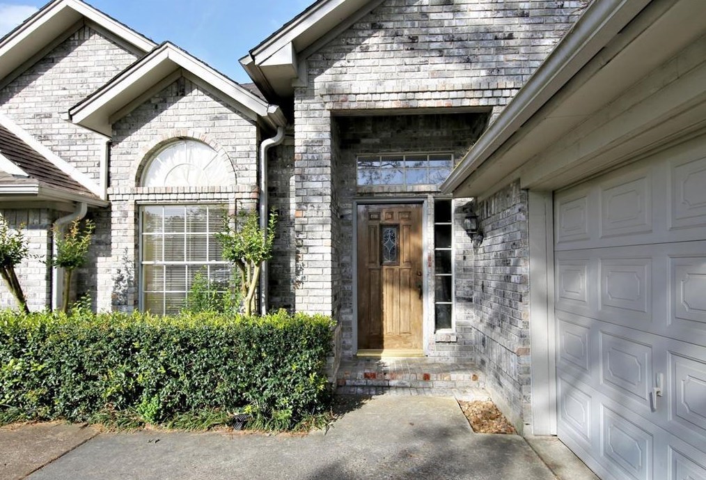 14407 Sycamore Lake Rd, Houston TX  77062-7206 exterior