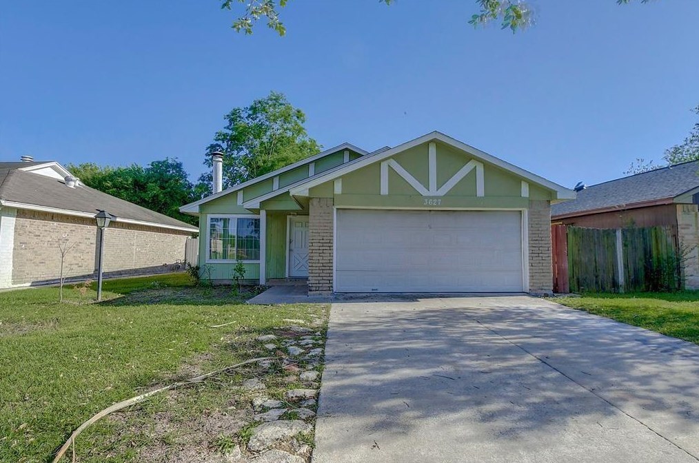 3627 Wirksworth Dr, Houston TX  77066-4427 exterior