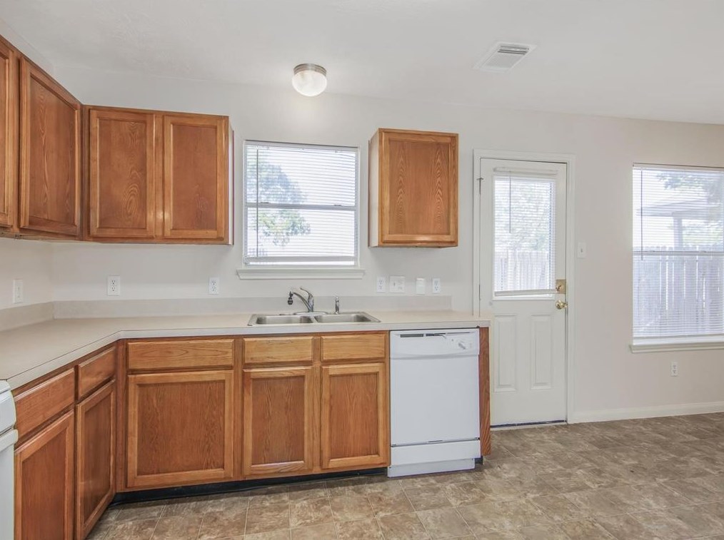 22302 Queenbury Hl Dr, Houston TX  77073-5682 exterior