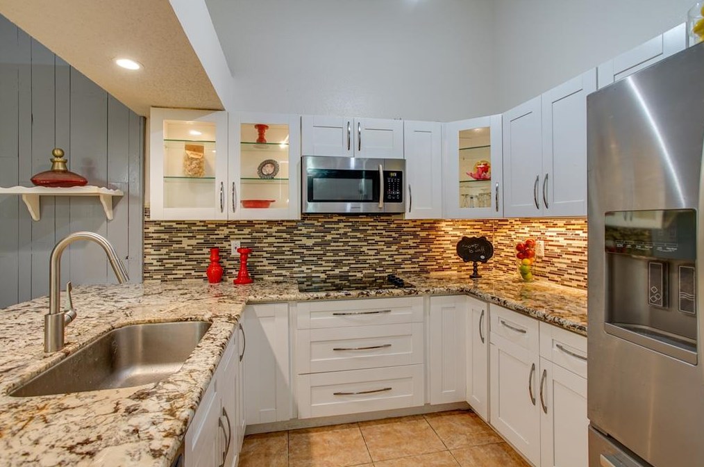 6825 Greenway Chase St, Houston TX  77072-2147 exterior