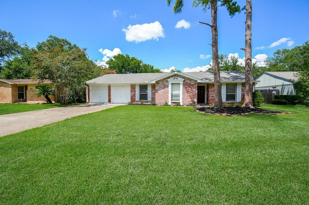 9614 Highmeadow Dr, Houston TX  77063-3716 exterior