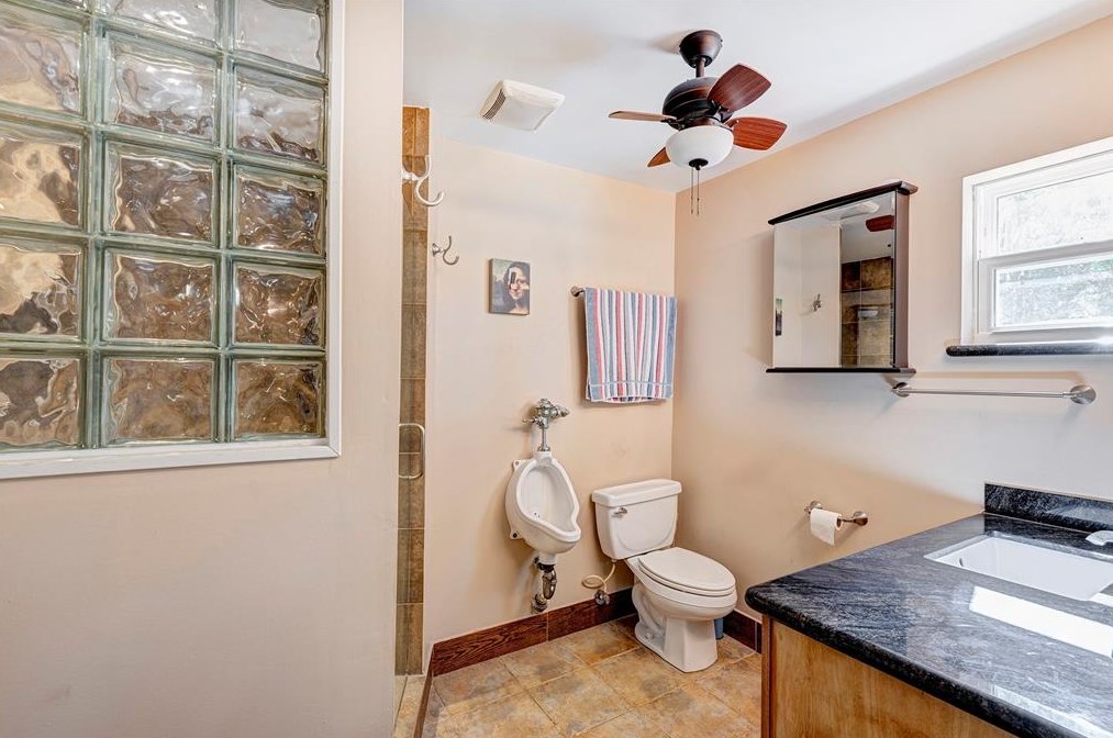 7634 Broadview Dr, Houston TX  77061-1605 exterior