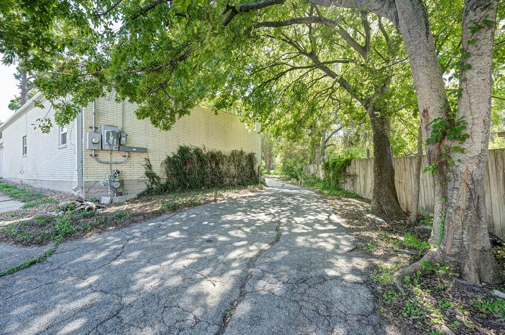 7634 Broadview Dr, Houston TX  77061-1605 exterior