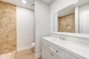 328 Meadow Wood Ct, League City, TX 77573 - Photo 9