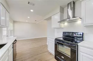 328 Meadow Wood Ct, League City, TX 77573 - Photo 5