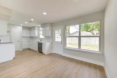 328 Meadow Wood Court, League City, TX 77573 - Photo 3