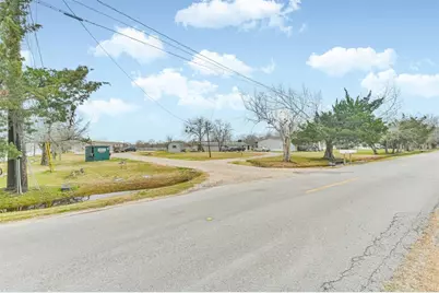 1300 N Battlebell Road, Highlands, TX 77562 - Photo 9