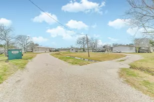 1300 N Battlebell Rd, Highlands, TX 77562 - Photo 13