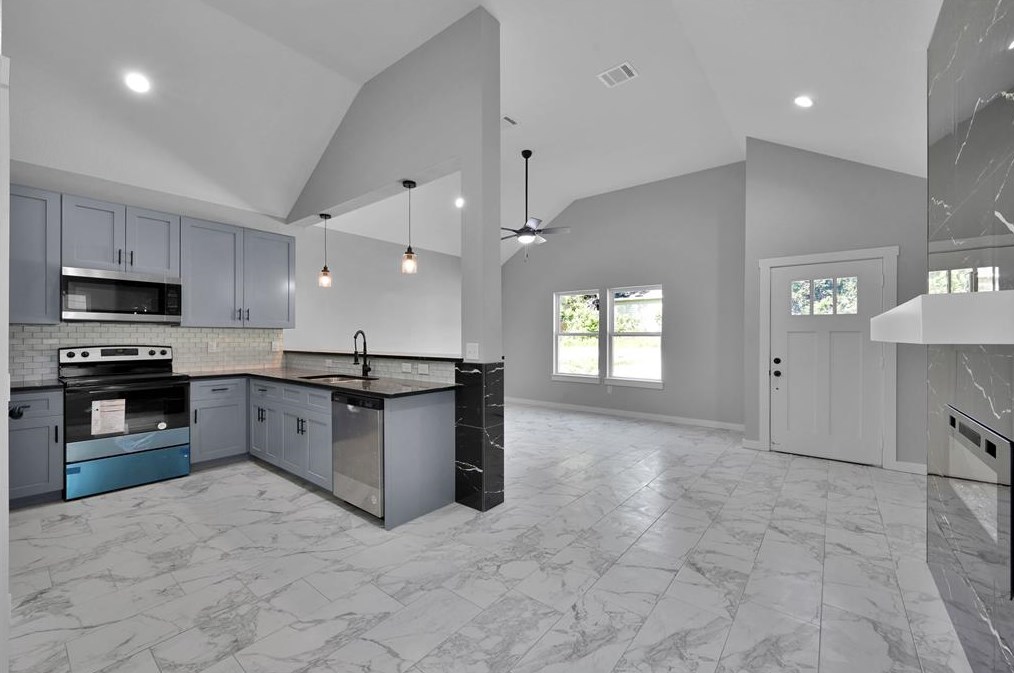 16514 Eastchase, Montgomery TX 77316-6704 exterior