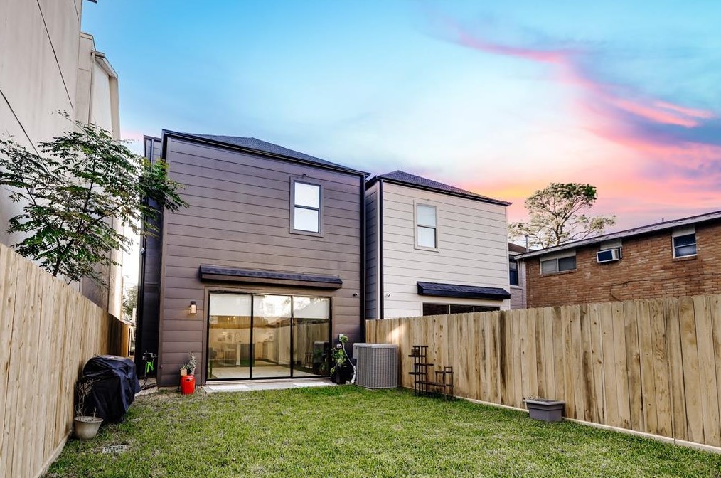 1808 Hazard St, Houston TX 77019-5720 exterior