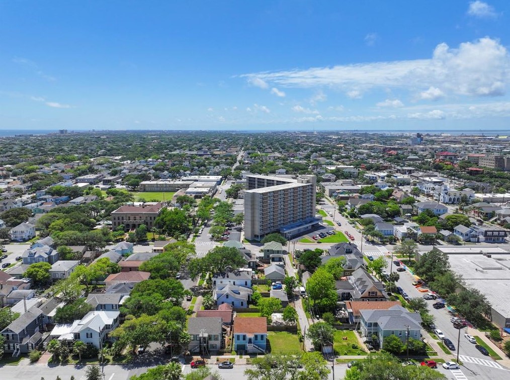 1221 20 St, Galveston TX 77550-8006 exterior