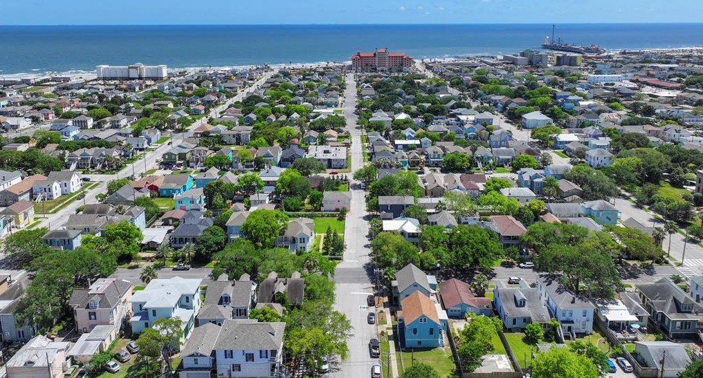 1221 20 St, Galveston TX 77550-8006 exterior