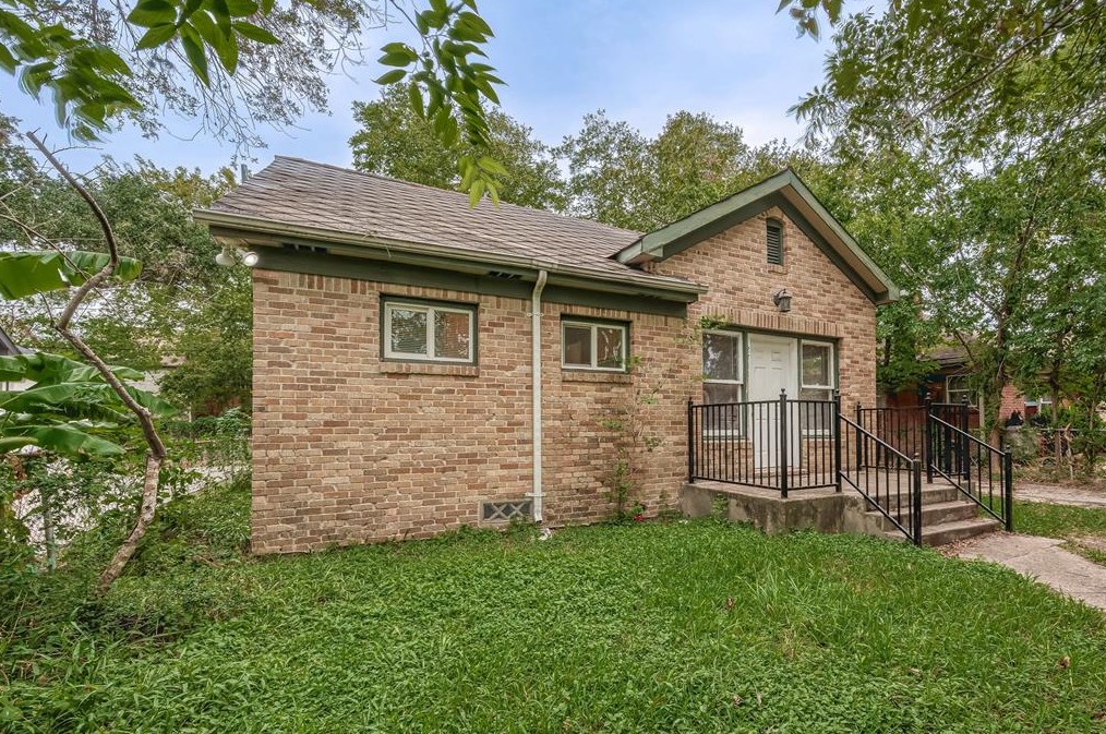 2711 Eagle St, Houston TX  77004-4574 exterior