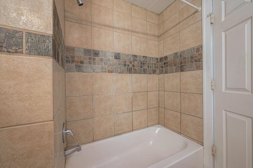 2711 Eagle St, Houston TX  77004-4574 exterior