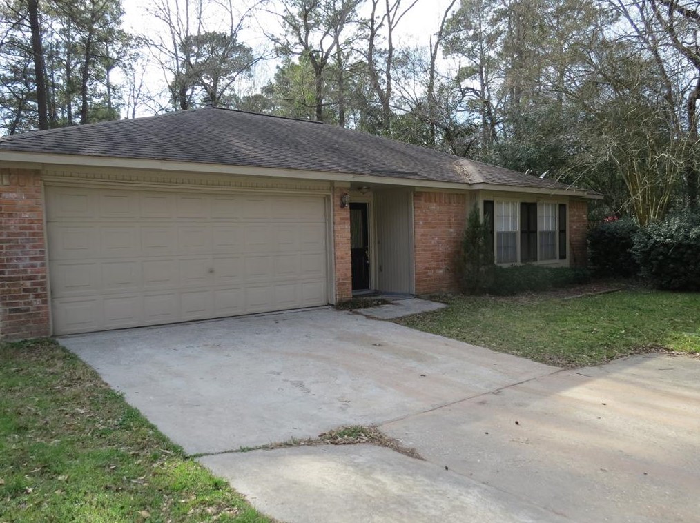152 Woodstock Circle Dr, Spring TX  77381-3702 exterior