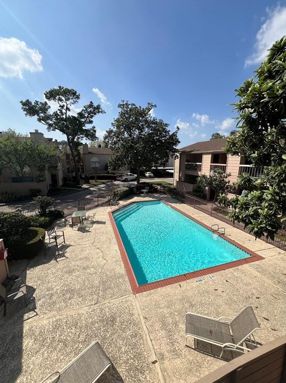 2125 Augusta Dr, Houston TX  77057-3755 exterior