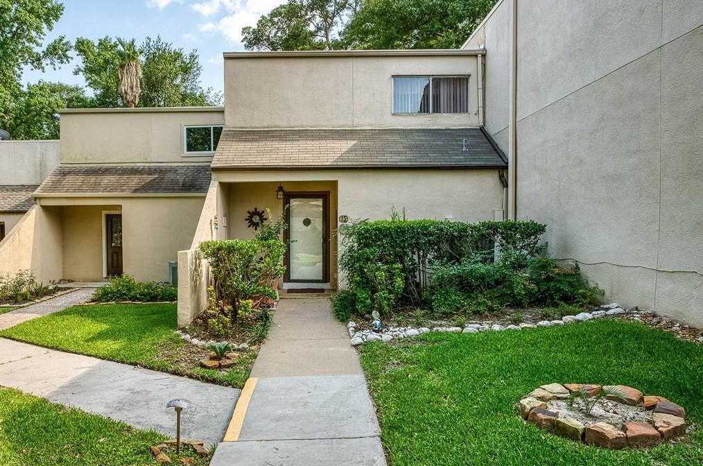 15 April Hl, Montgomery TX 77356-5923 exterior