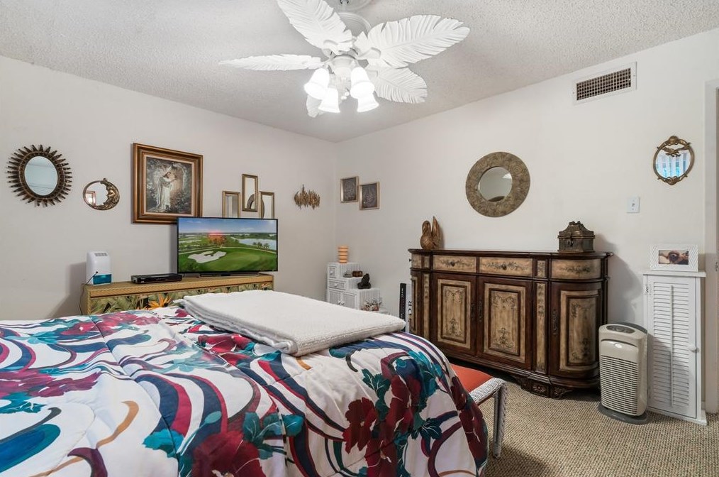 15 April Hl, Montgomery TX 77356-5923 exterior