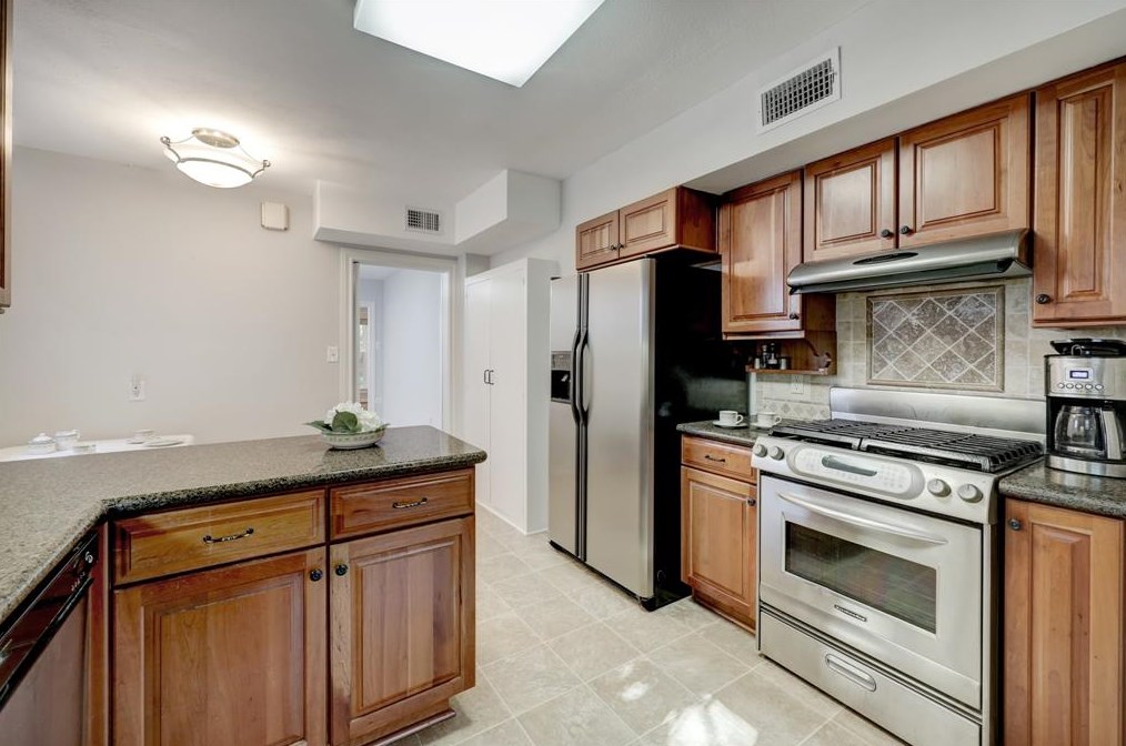 2925 Plumb St, Houston TX  77005-3057 exterior