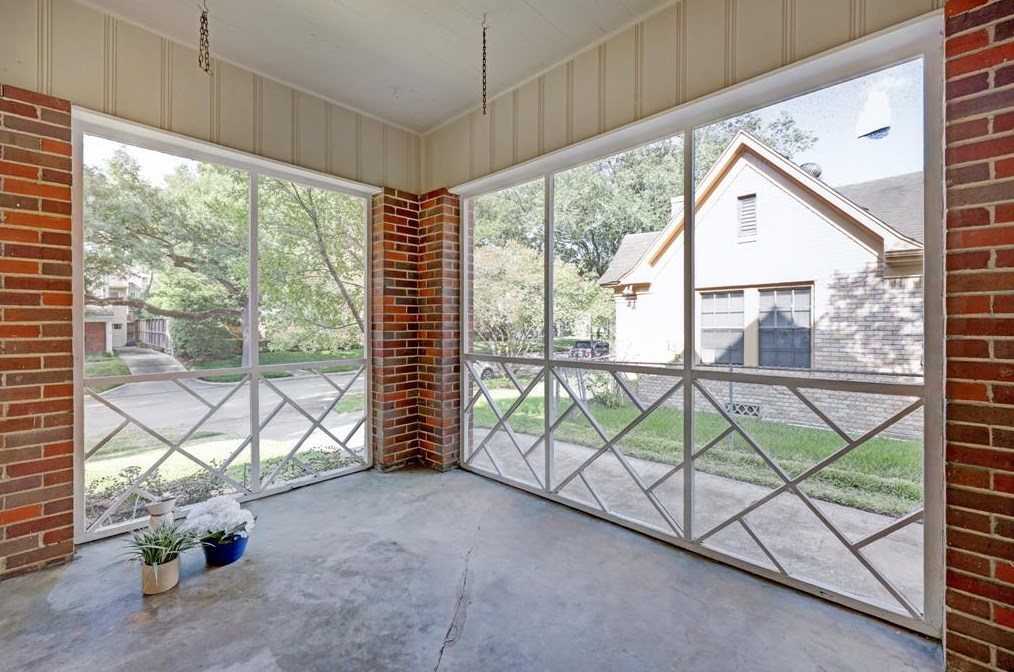 2925 Plumb St, Houston TX  77005-3057 exterior