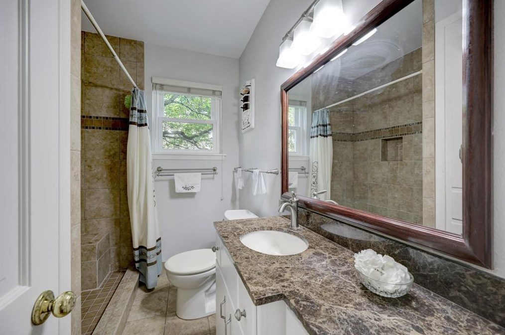 2925 Plumb St, Houston TX  77005-3057 exterior