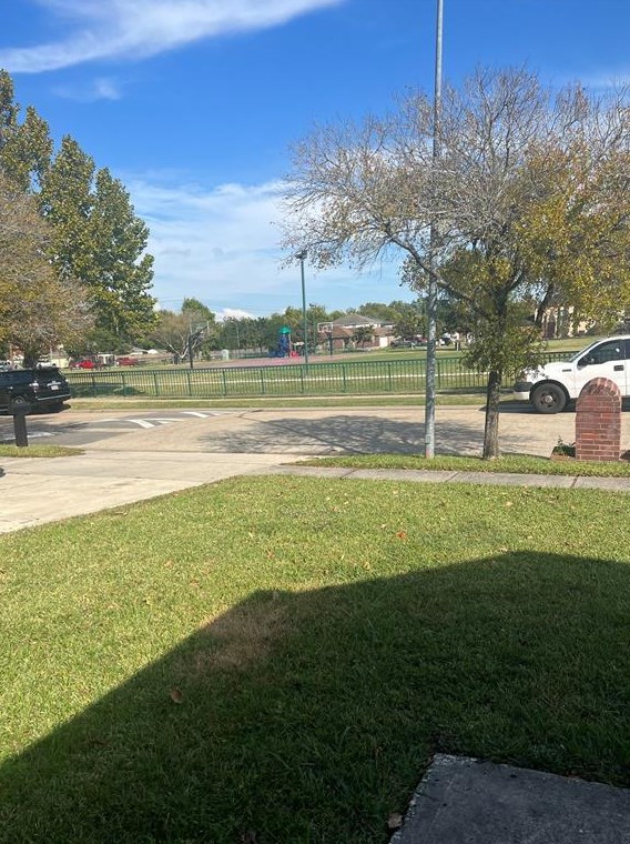 8922 Iron Springs Dr, Houston TX  77034-3643 exterior