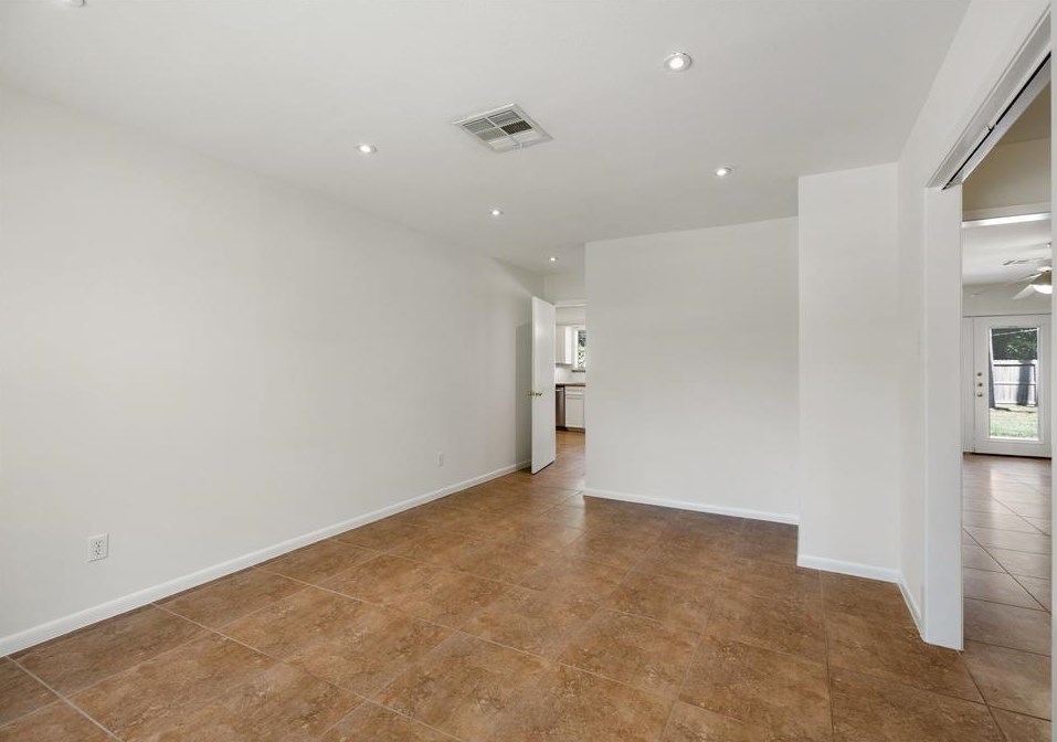 10214 Londonderry Dr, Houston TX  77043-3337 exterior