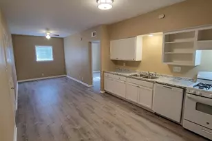 802 Avenue K, Galveston, TX 77550 - Photo 3