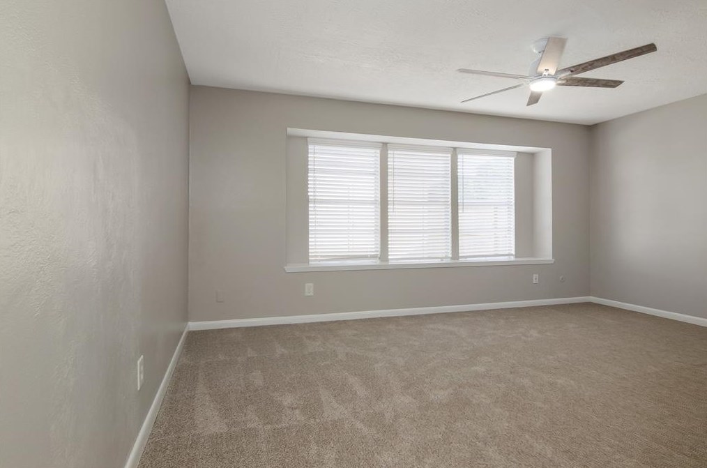 10102 Kirkbluff Dr, Houston TX 77089-2821 exterior