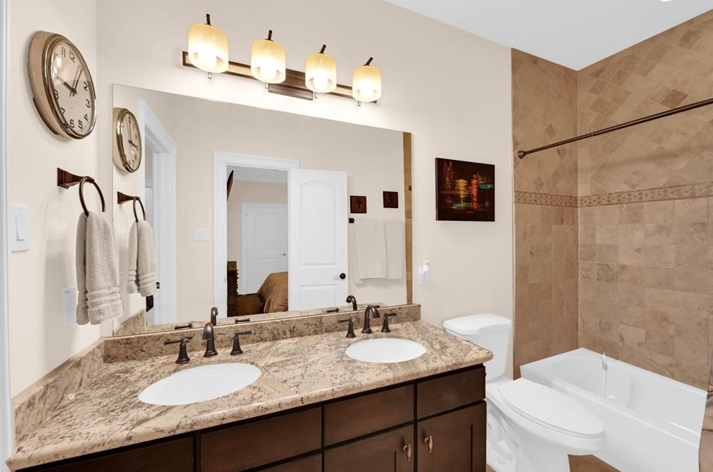 5611 Maxie, Houston TX  77007-3054 exterior