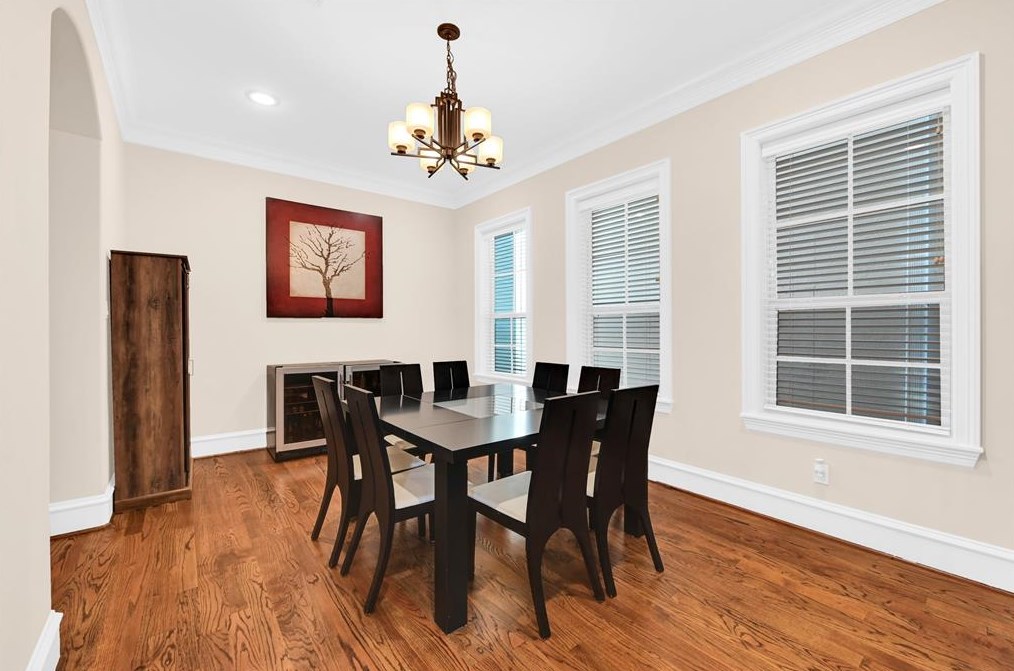 5611 Maxie, Houston TX  77007-3054 exterior