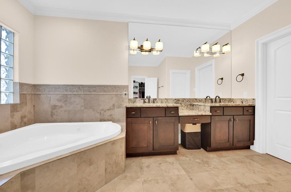 5611 Maxie, Houston TX  77007-3054 exterior