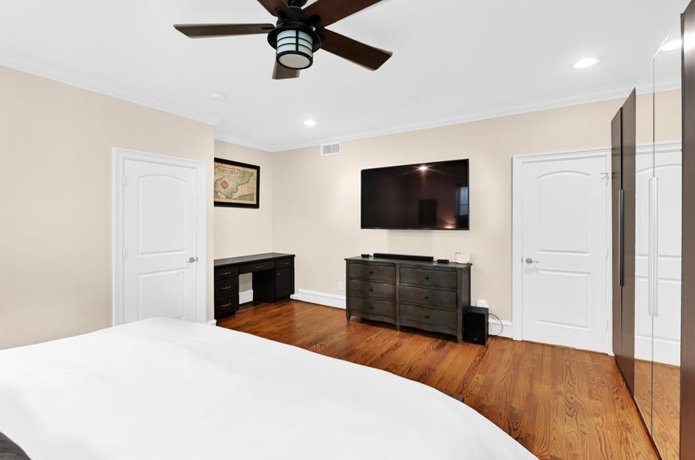 5611 Maxie, Houston TX  77007-3054 exterior