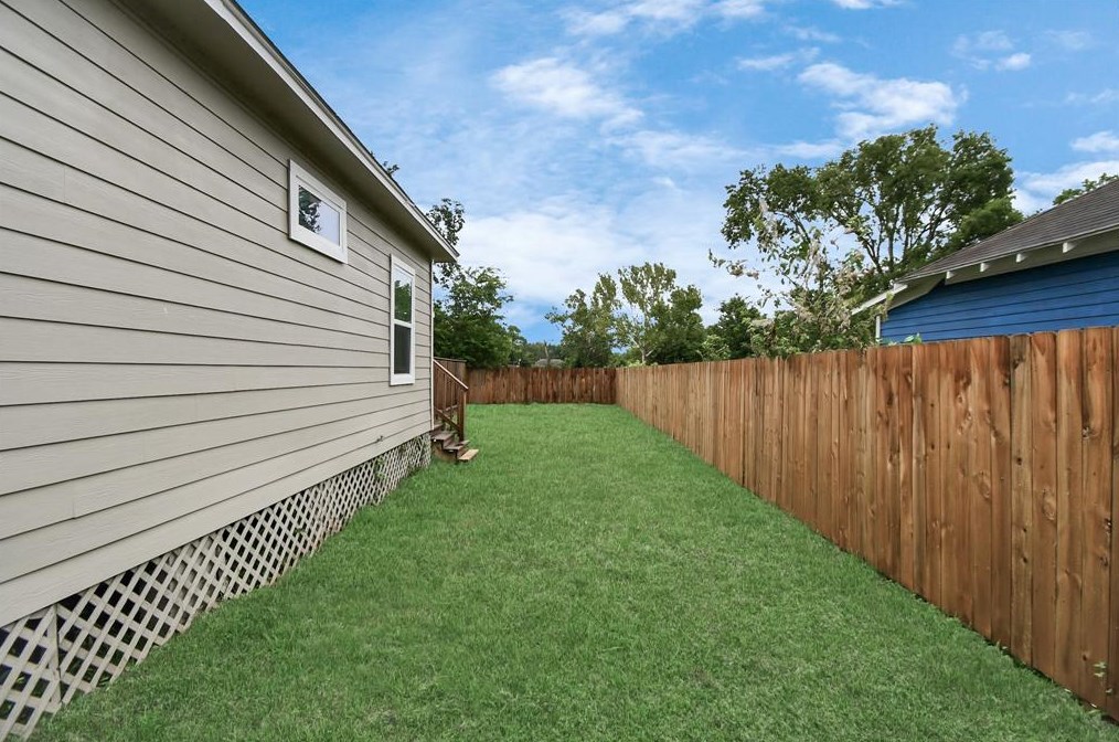 4105 New Orleans, Houston TX  77020-2545 exterior