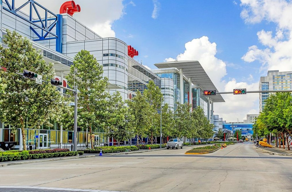 1211 Caroline St, Houston TX  77002 exterior