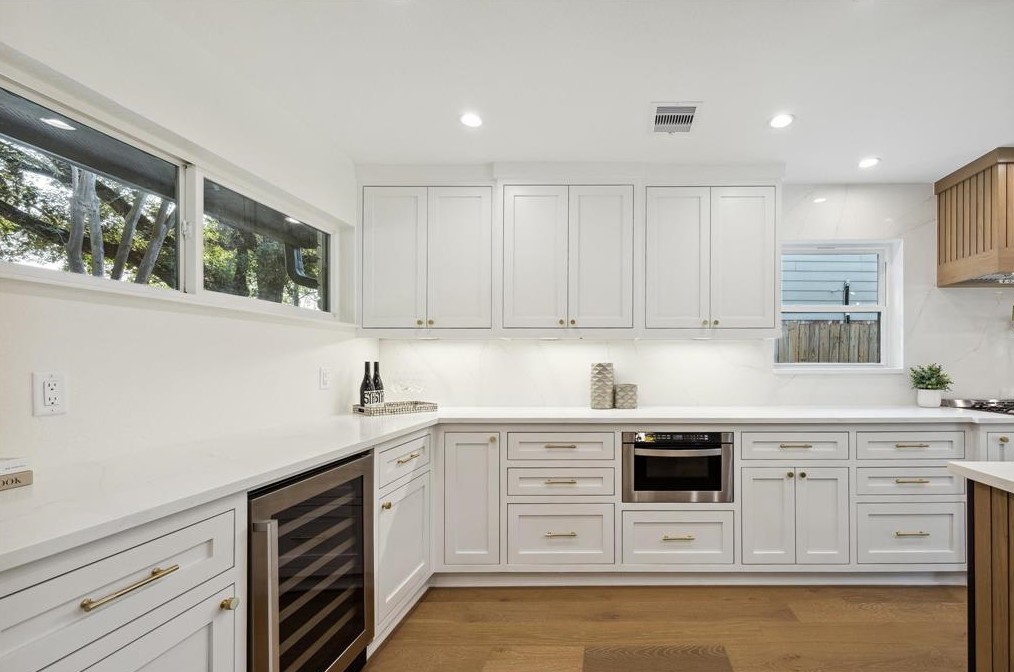 10710 Wickersham Ln, Houston TX  77027-4014 exterior