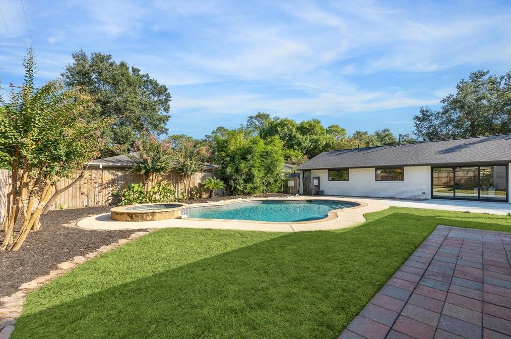 10710 Wickersham Ln, Houston TX  77027-4014 exterior