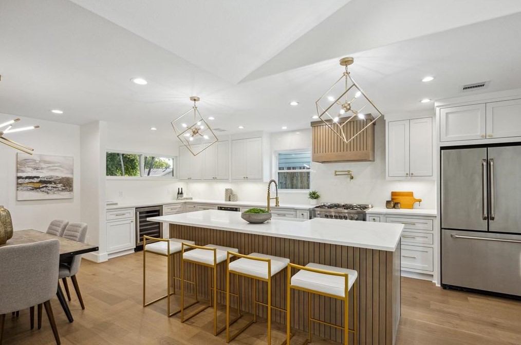 10710 Wickersham Ln, Houston TX  77027-4014 exterior