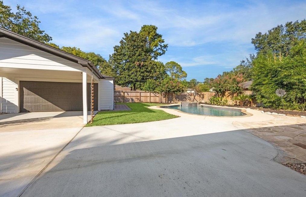 10710 Wickersham Ln, Houston TX  77027-4014 exterior