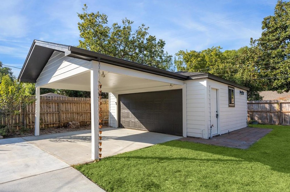 10710 Wickersham Ln, Houston TX  77027-4014 exterior