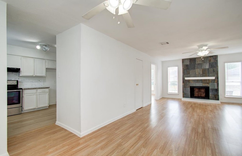 6358 Cambridge Gln Ln, Houston TX  77035-3901 exterior