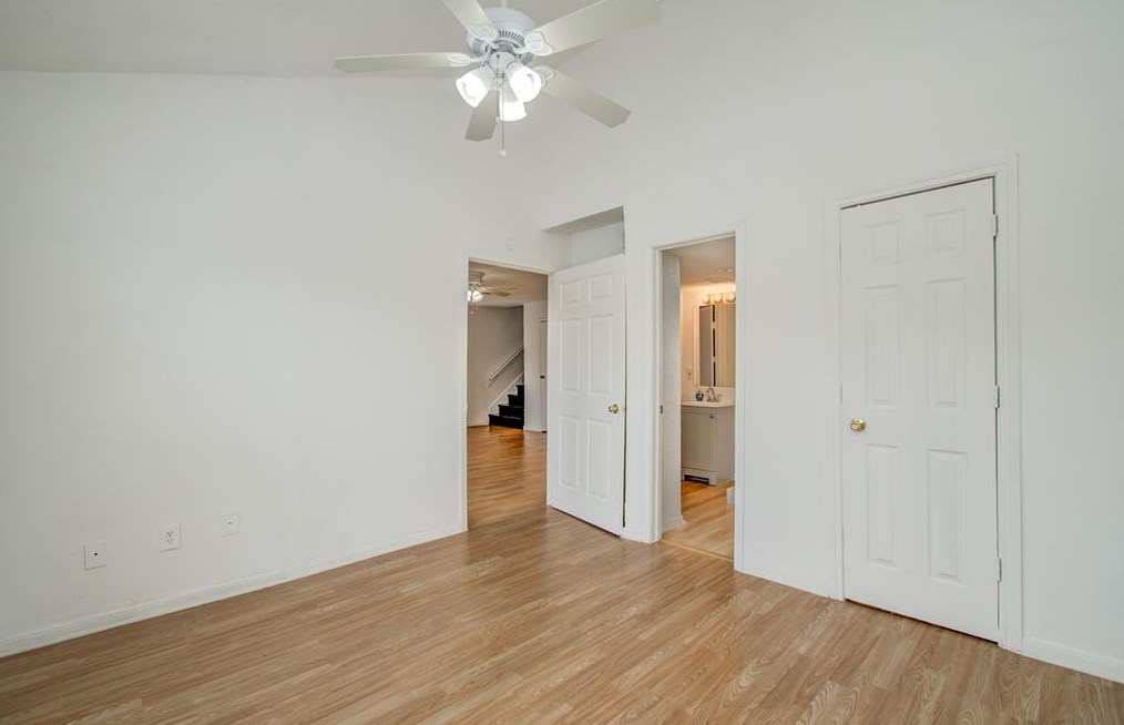 6358 Cambridge Gln Ln, Houston TX  77035-3901 exterior