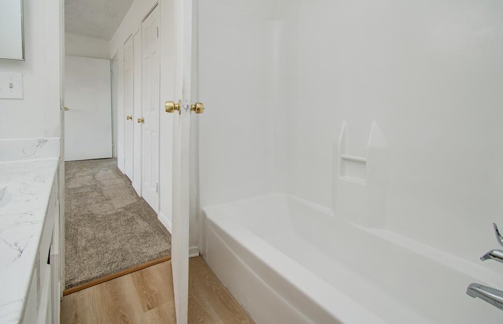6358 Cambridge Gln Ln, Houston TX  77035-3901 exterior