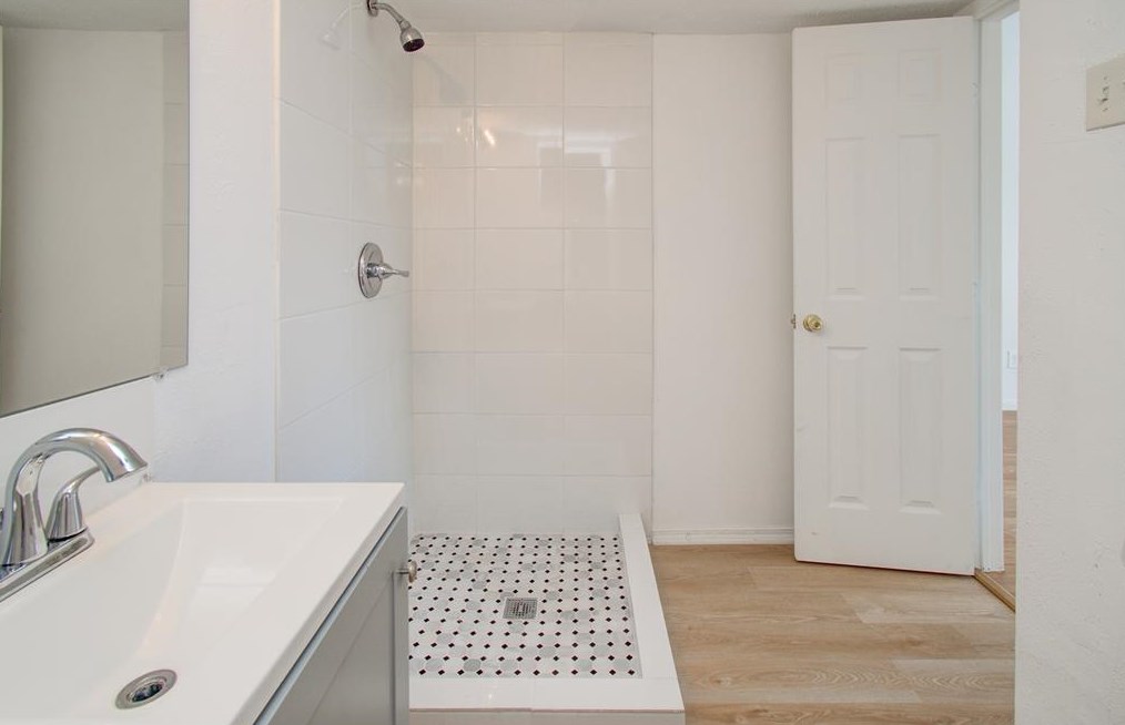 6358 Cambridge Gln Ln, Houston TX  77035-3901 exterior